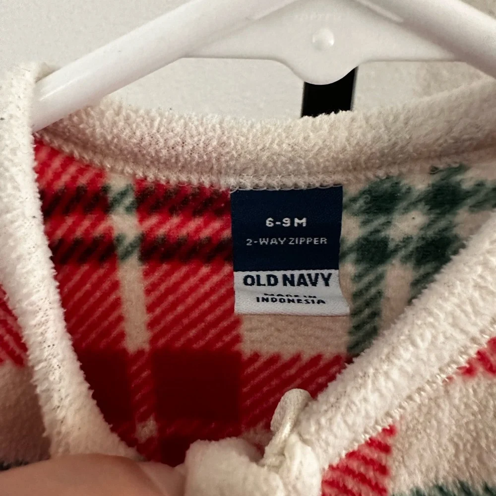 Old navy 6-9 months fleece footsie